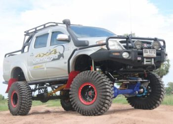 4×4 Legacy : VIGO 4 ประตู ช่วงล่างสีลูกกวาด จาก สุรพล 4×4 คาร์เฮาส์