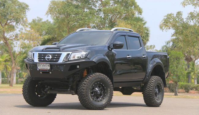 4×4 Legacy : NAVARA ลุยด้วย UNICORN 6 นิ้ว กันชนหน้า/หลัง PHOENIX โป่งเย็บ XL+บันได E-Board AMADA จัดให้