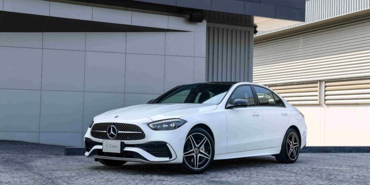 เมอร์เซเดส-เบนซ์ ส่งรุ่นพิเศษ “Night Edition” นำเสนอยนตรกรรม C-Class Plug-in Hybrid กับรูปลักษณ์ที่สปอร์ตและดุดันยิ่งขึ้น เปิดราคา 3.29 ล้านบาท