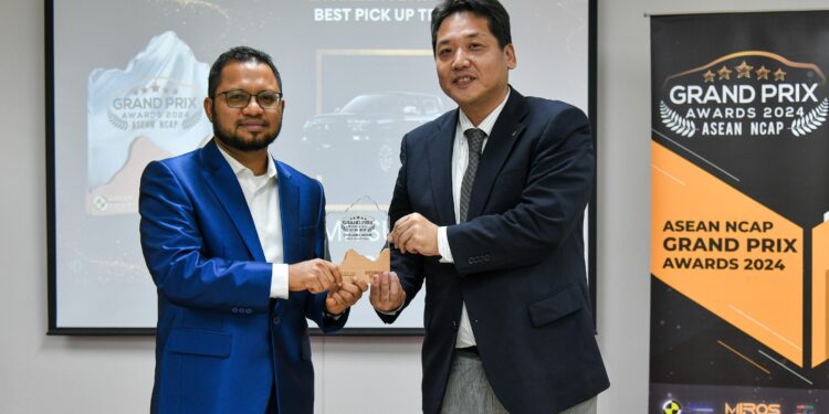 ออล-นิว มิตซูบิชิ ไทรทัน คว้ารางวัล “รถกระบะยอเยี่ยม” จาก อาเซียน เอ็นแคป กรังด์ปรีซ์ อวอร์ด 2024 ด้วยมาตรฐานความปลอดภัยสูงสุด 5 ดาว