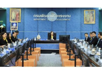 โตโยต้าเข้าร่วมพิธีส่งมอบผู้ผ่านการฝึกอบรมในสาขาช่างซ่อมตัวถังและสีรถยนต์ ภายใต้ความร่วมมือระหว่างกรมพัฒนาฝีมือแรงงาน กับ บริษัท โตโยต้า มอเตอร์ ประเทศไทย จำกัด