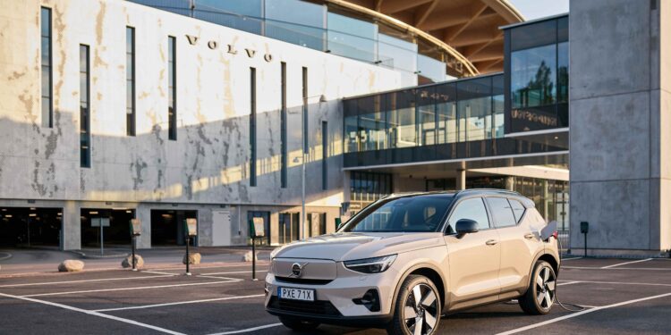 วอลโว่ คาร์ ประเทศไทย ประกาศเปลี่ยนชื่อรุ่นรถไฟฟ้าเจนเนอเรชั่นใหม่ พร้อมเปิดตัวรุ่นพิเศษ  Black Edition