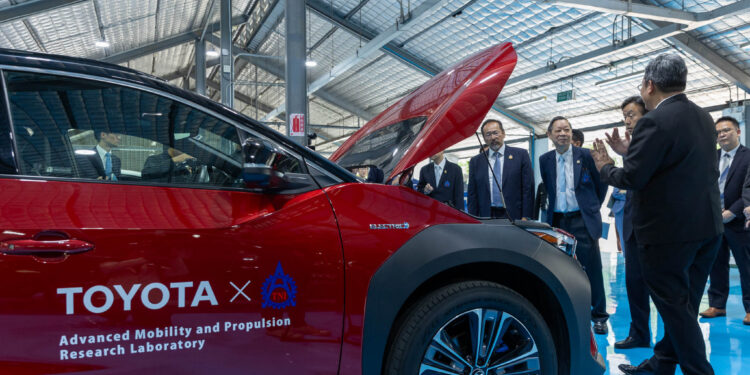 โตโยต้า จับมือ สมาคมความร่วมมือทางเศรษฐกิจญี่ปุ่น-ไทย มอบรถยนต์ ชิ้นส่วนรถยนต์ และเครื่องยนต์ รวม 13 รายการ เพื่อประกอบการเรียนการสอนแก่สถาบันเทคโนโลยีไทย-ญี่ปุ่น         