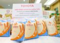 โตโยต้า มอบข้าวสารจากโรงสีข้าวรัชมงคล จำนวน 2,000 กิโลกรัม แก่กระทรวงอุตสาหกรรม ร่วมช่วยเหลือผู้ประสบอุทกภัย ปี 2567
