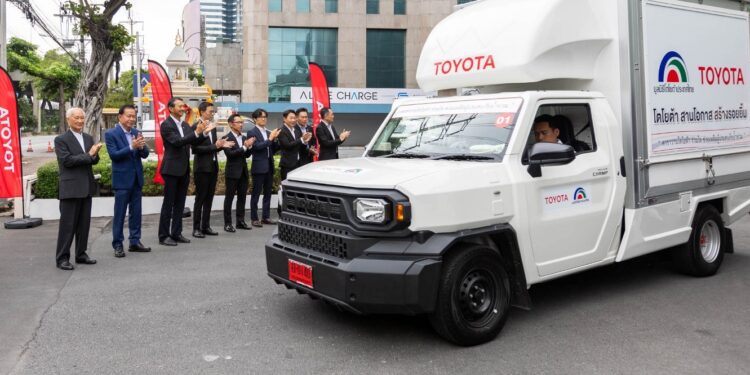 คาราวานโตโยต้า ร่วมใจ ช่วยเหลือผู้ประสบภัยน้ำท่วม