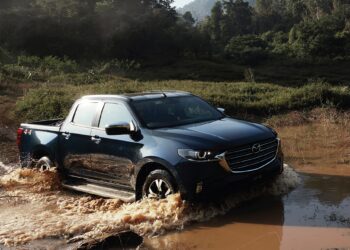 มาสด้าช่วยเหลือลูกค้าน้ำท่วมมอบส่วนลดค่าอะไหล่ 35% ค่าแรง 10% ที่โชว์รูมและศูนย์บริการมาตรฐานมาสด้าทั่วประเทศ