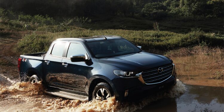 มาสด้าช่วยเหลือลูกค้าน้ำท่วมมอบส่วนลดค่าอะไหล่ 35% ค่าแรง 10% ที่โชว์รูมและศูนย์บริการมาตรฐานมาสด้าทั่วประเทศ