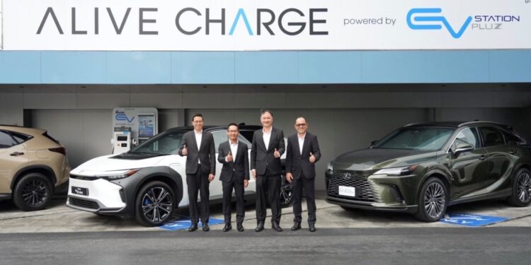 โตโยต้า จับมือ OR ตั้งสถานีอัดประจุไฟฟ้า Alive Charge ณ Toyota ALIVE เพื่อส่งเสริมความเป็นกลางทางคาร์บอน และโครงสร้างพื้นฐาน EV ในประเทศไทย