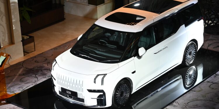 ตอกย้ำความสำเร็จ ZEEKR 009 ส่งมอบกว่า 1,000 คันในไทย!พร้อมเปิดตัวรุ่น 7 ที่นั่ง เพื่อตอบโจทย์ทุกการเดินทางทั้งครอบครัวและกลุ่มเพื่อนภายใต้แนวคิด “Every Journey Shines, Every Seat Matters”