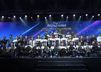 โตโยต้า มอบรางวัลแก่แชมป์ Drag Racing รายการ “Hilux REVO Racing Mania” ในงาน “Hilux REVO Racing Mania : Night of Champion”